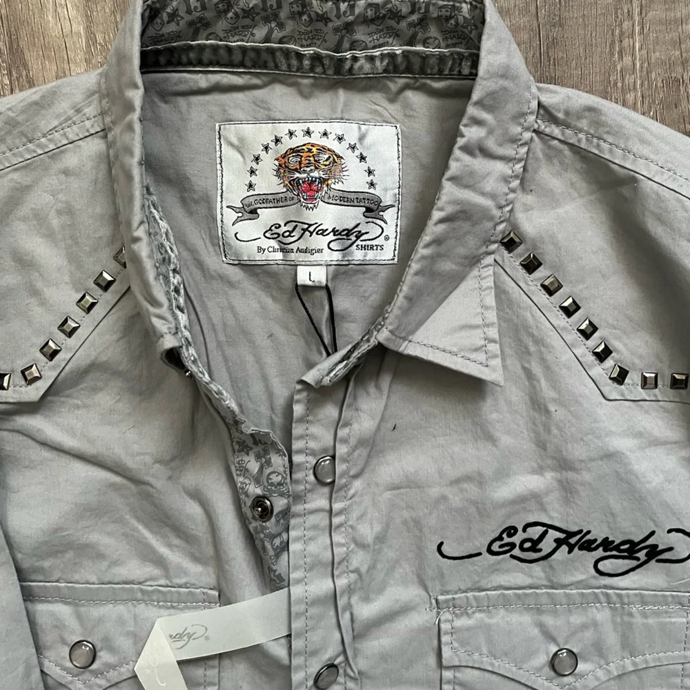 Y2K Ed Hardy Gray Graphic Men's Shirt - Picture 3 of 4